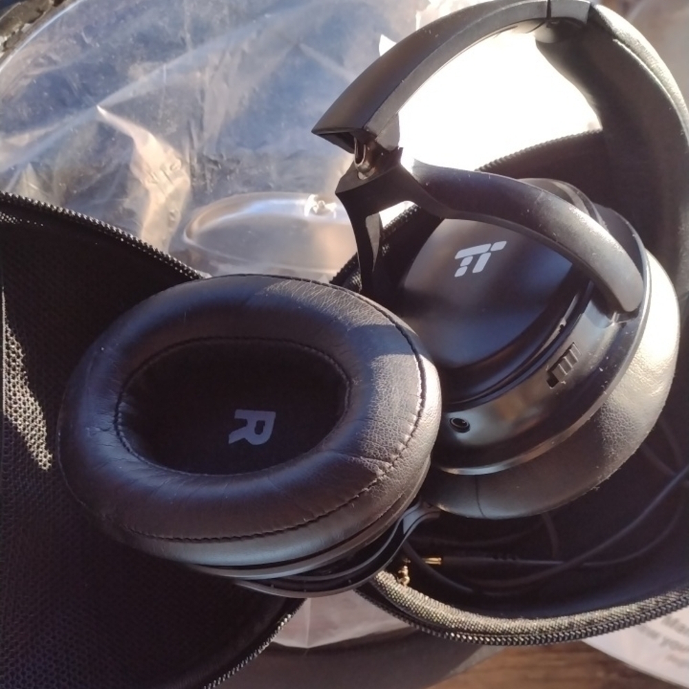 TaoTronics Black Over-Ear Headphones NWOT
